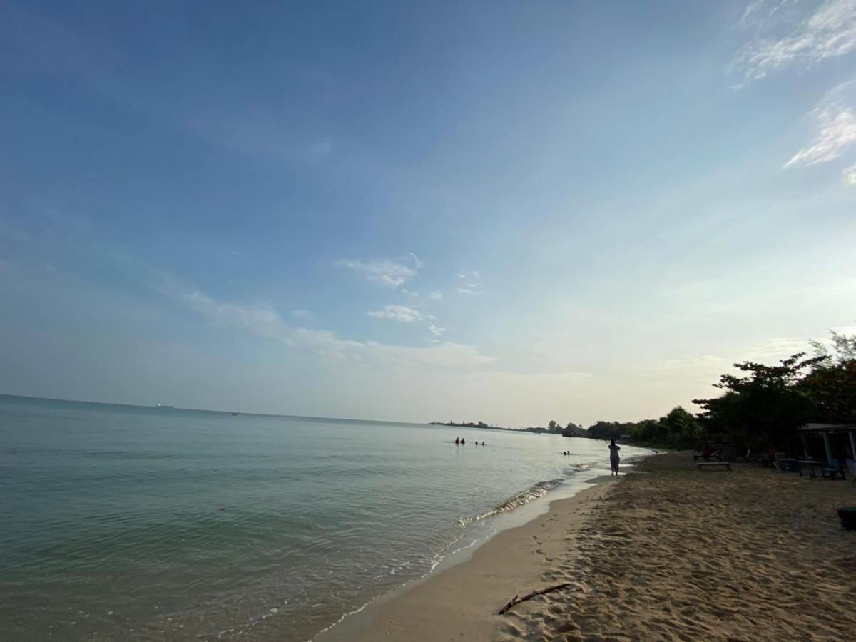 Omah Laut Bondo Jepara - By The Beach, Direct View Of The Sea, Great Base For Water Sports Margokerto Exterior photo