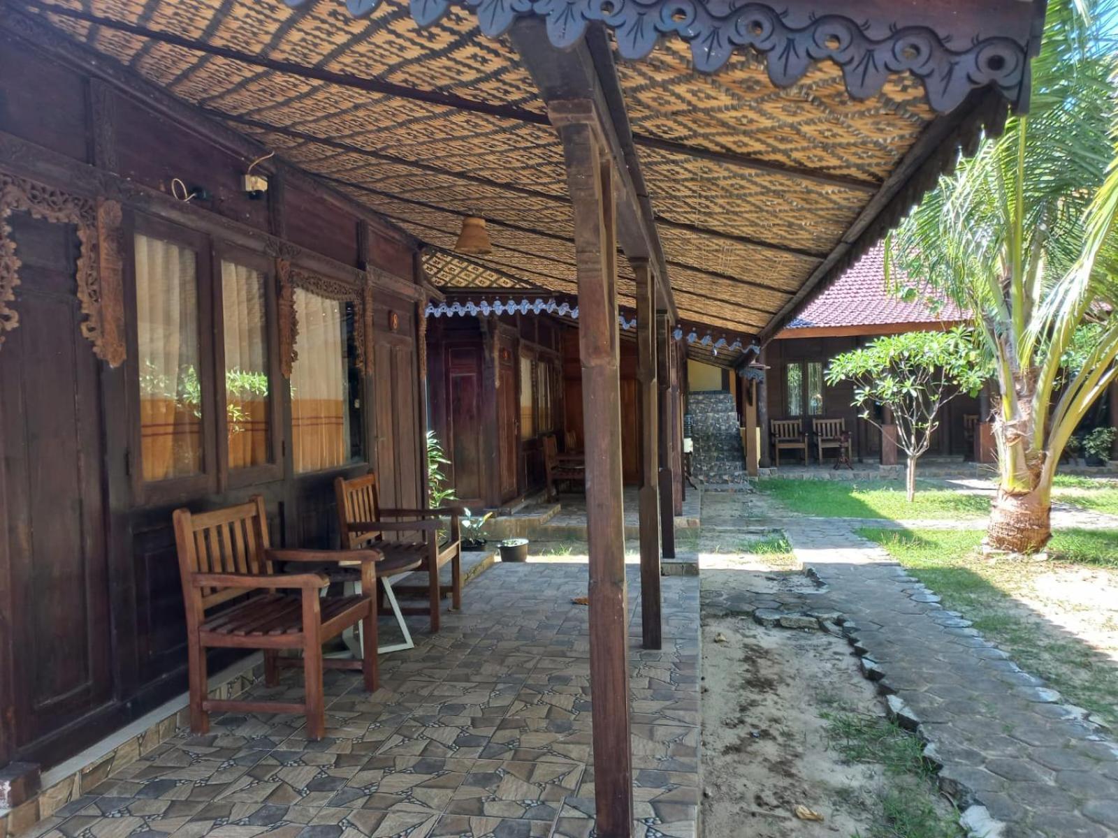 Omah Laut Bondo Jepara - By The Beach, Direct View Of The Sea, Great Base For Water Sports Margokerto Exterior photo